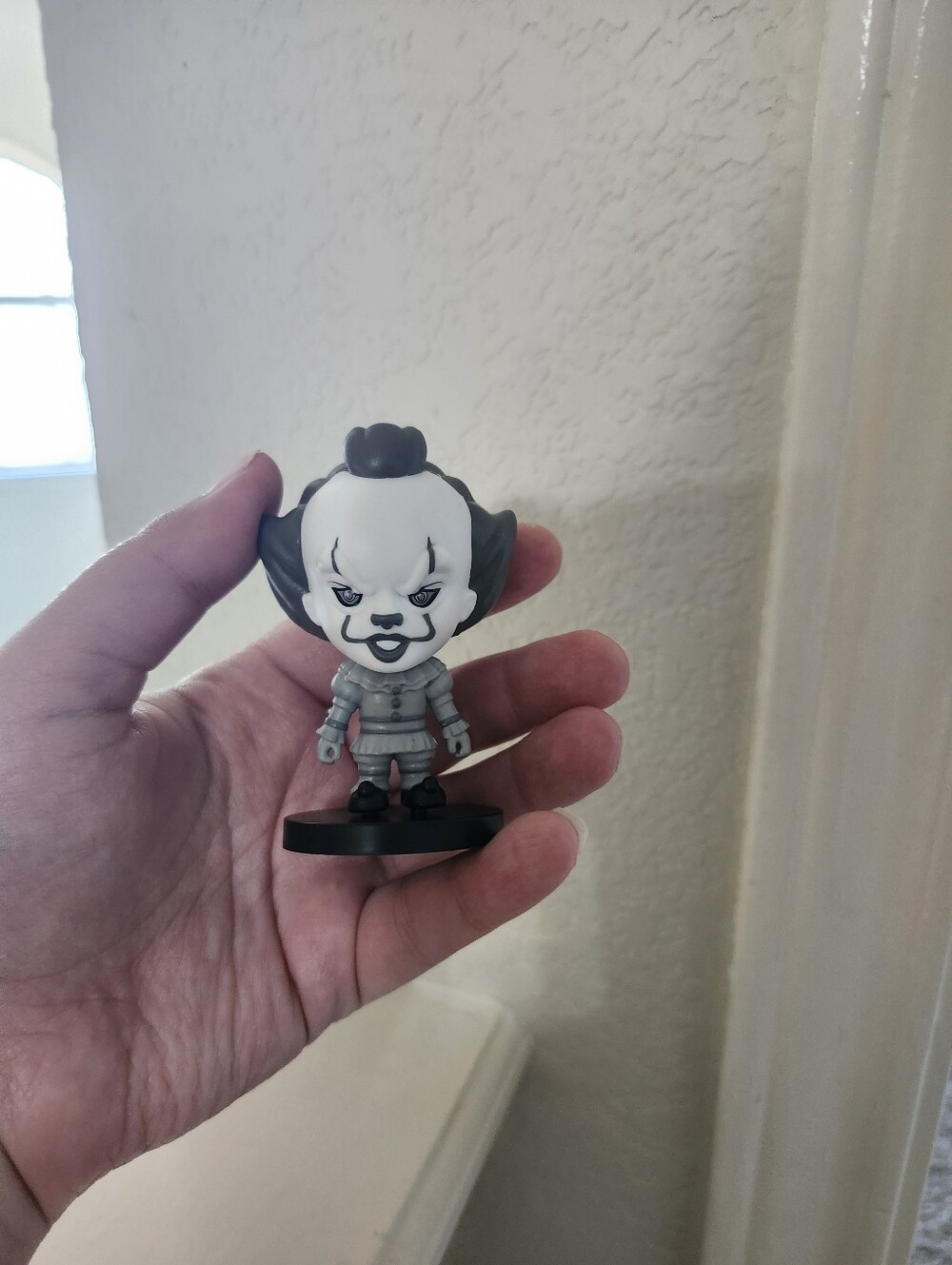 It Pennywise Clown Black White Noir Figurine